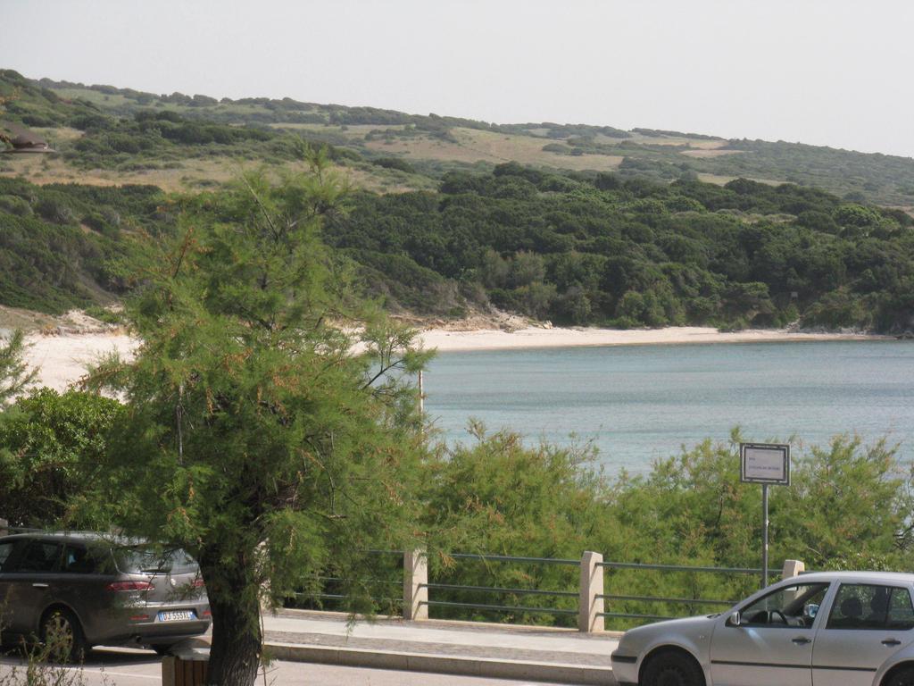 Borgo Spiaggia Vista Mare Isola Rossa Kültér fotó