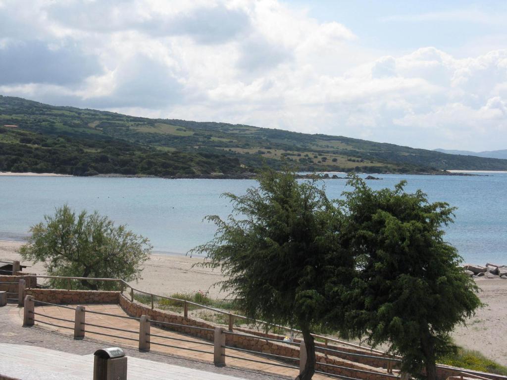 Borgo Spiaggia Vista Mare Isola Rossa Kültér fotó