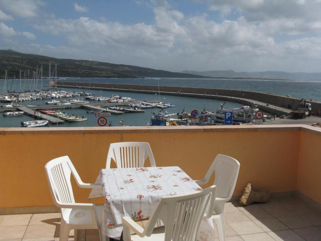 Borgo Spiaggia Vista Mare Isola Rossa Kültér fotó